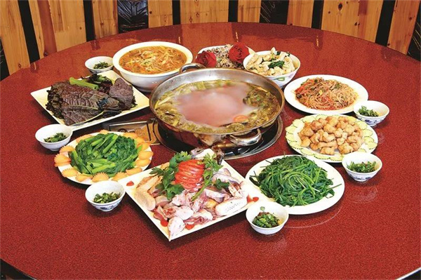 一锅岜夯红酸汤 最是健康好滋味