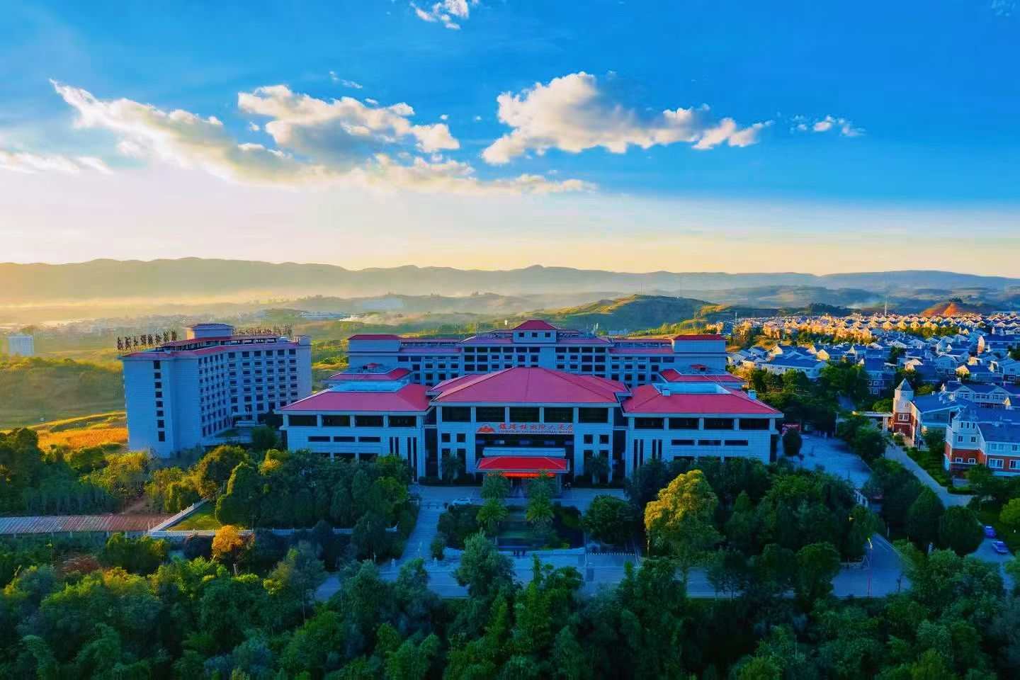 云南策划公司,昆明旅游,昆明旅行社,昆明团建公司,昆明会议会展：千人会场甄选指南：解锁云南会议度假双重体验